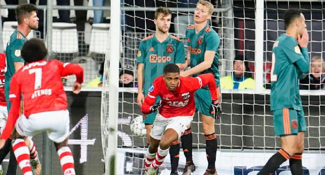 西蒙斯的两 西蒙斯的两