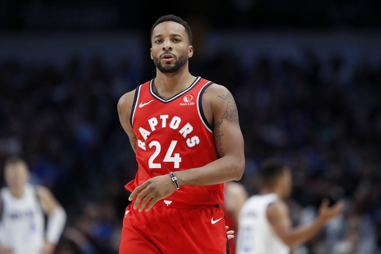 赖中场控球 赖中场控球